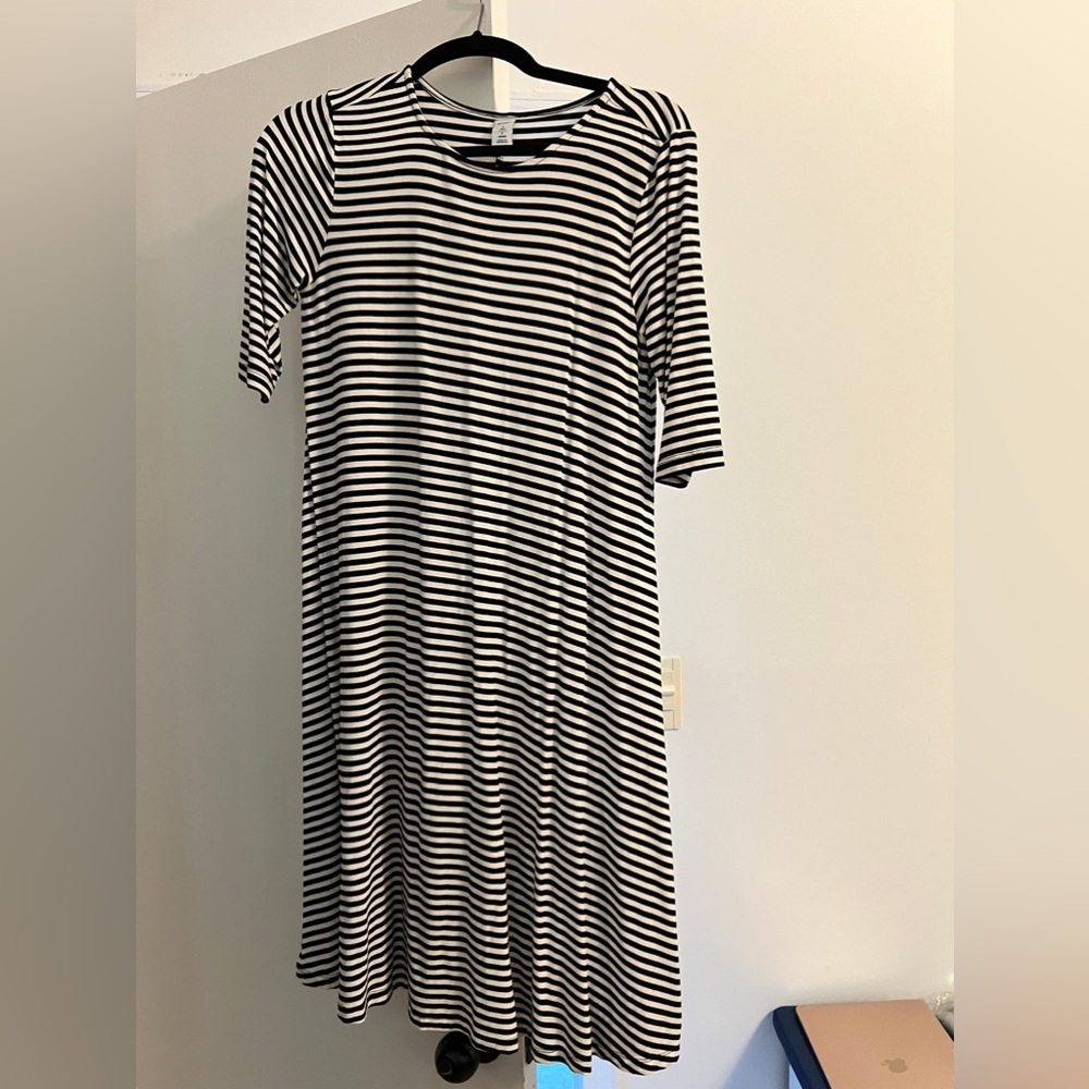 Quarter sleeve striped dress